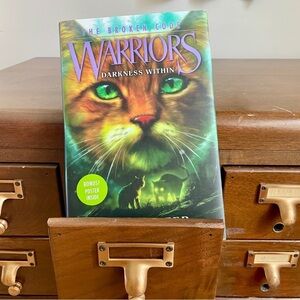 Hardcover Book Warriors The Broken Code Darkness Within Erin Hunter Cats
